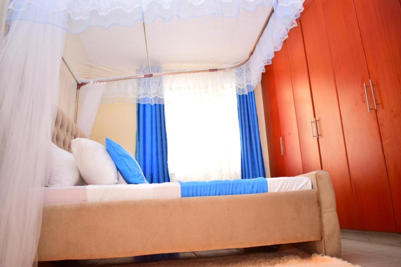 Great House Bnb Near Jkia ナイロビ エクステリア 写真