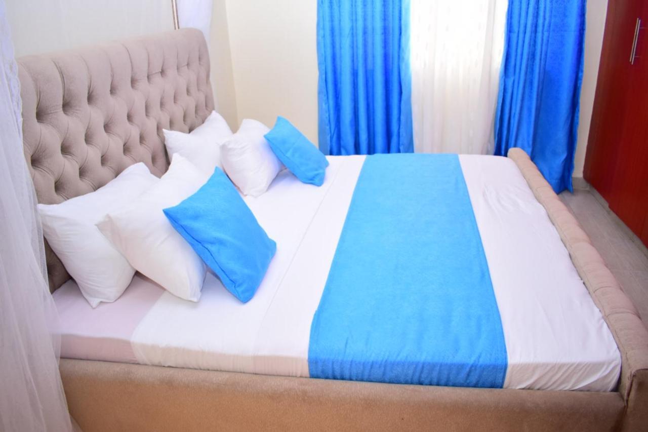 Great House Bnb Near Jkia ナイロビ エクステリア 写真