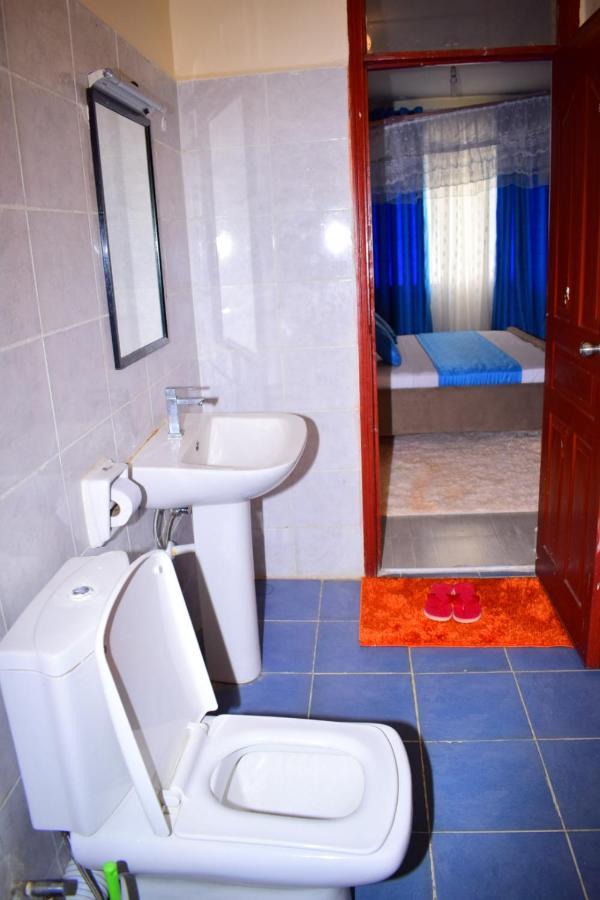 Great House Bnb Near Jkia ナイロビ エクステリア 写真