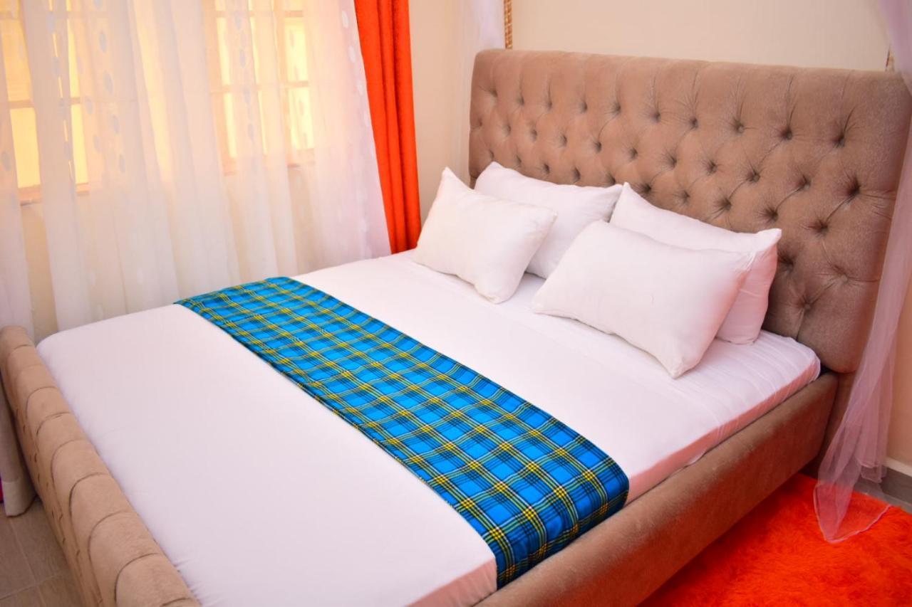 Great House Bnb Near Jkia ナイロビ エクステリア 写真