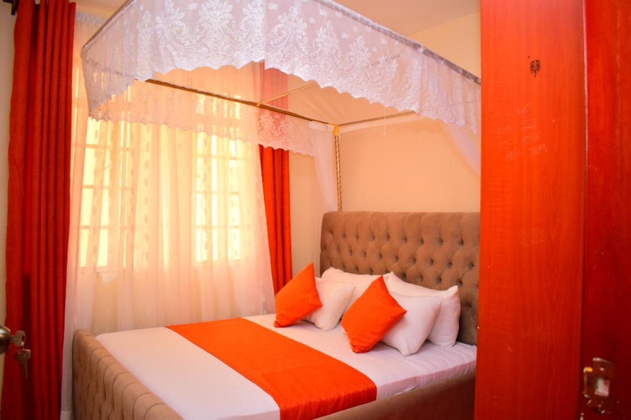 Great House Bnb Near Jkia ナイロビ エクステリア 写真