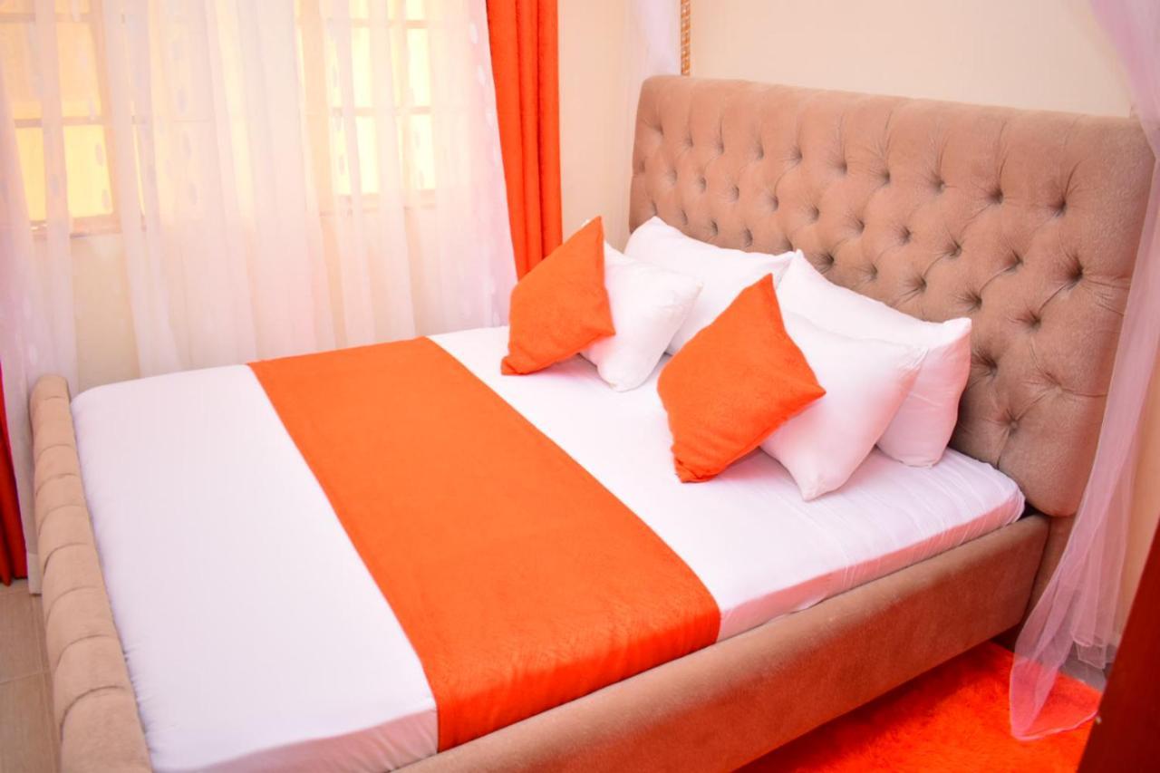 Great House Bnb Near Jkia ナイロビ エクステリア 写真