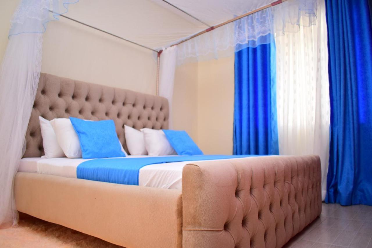 Great House Bnb Near Jkia ナイロビ エクステリア 写真