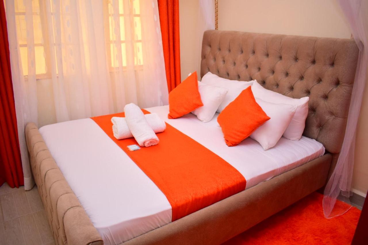 Great House Bnb Near Jkia ナイロビ エクステリア 写真