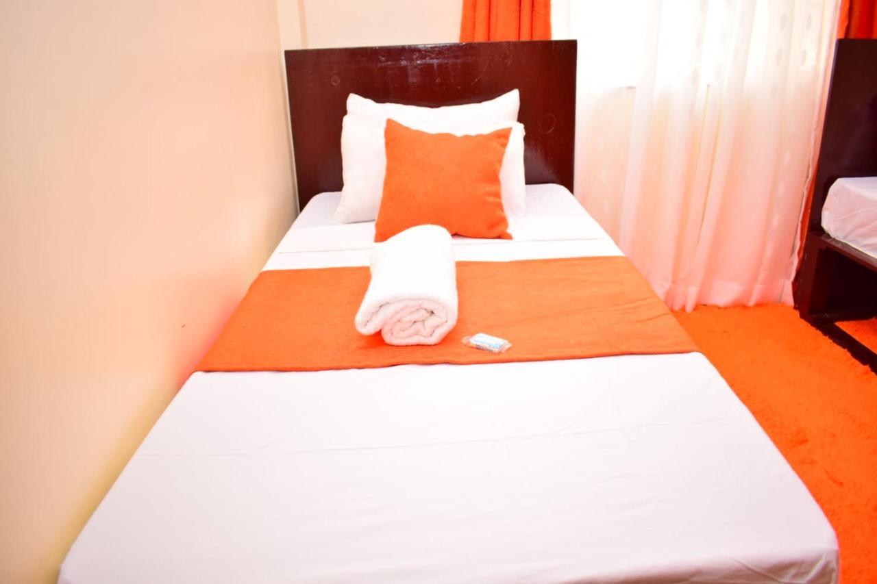 Great House Bnb Near Jkia ナイロビ エクステリア 写真